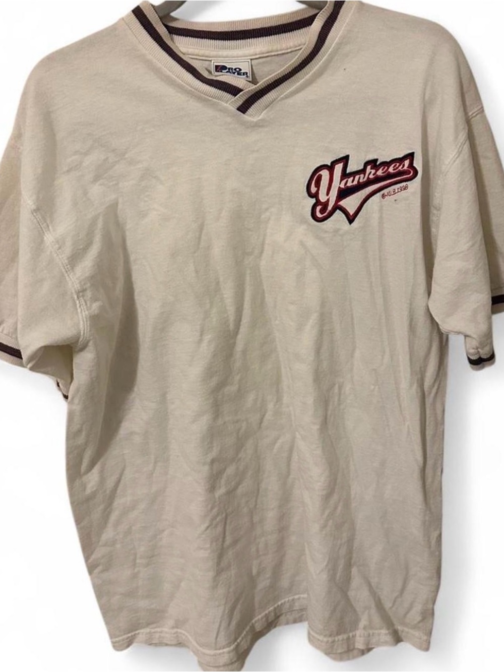 Rare Vintage Pro Player Cream Yankees V-Neck Shirt with Brown Trim - Picture 1 of 3